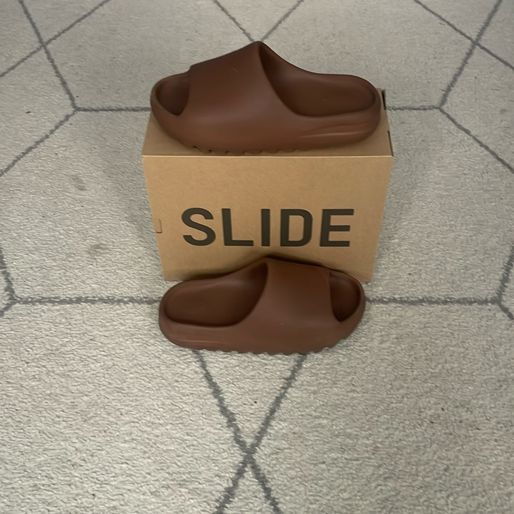 Yeezy slide size 9 “Flax”